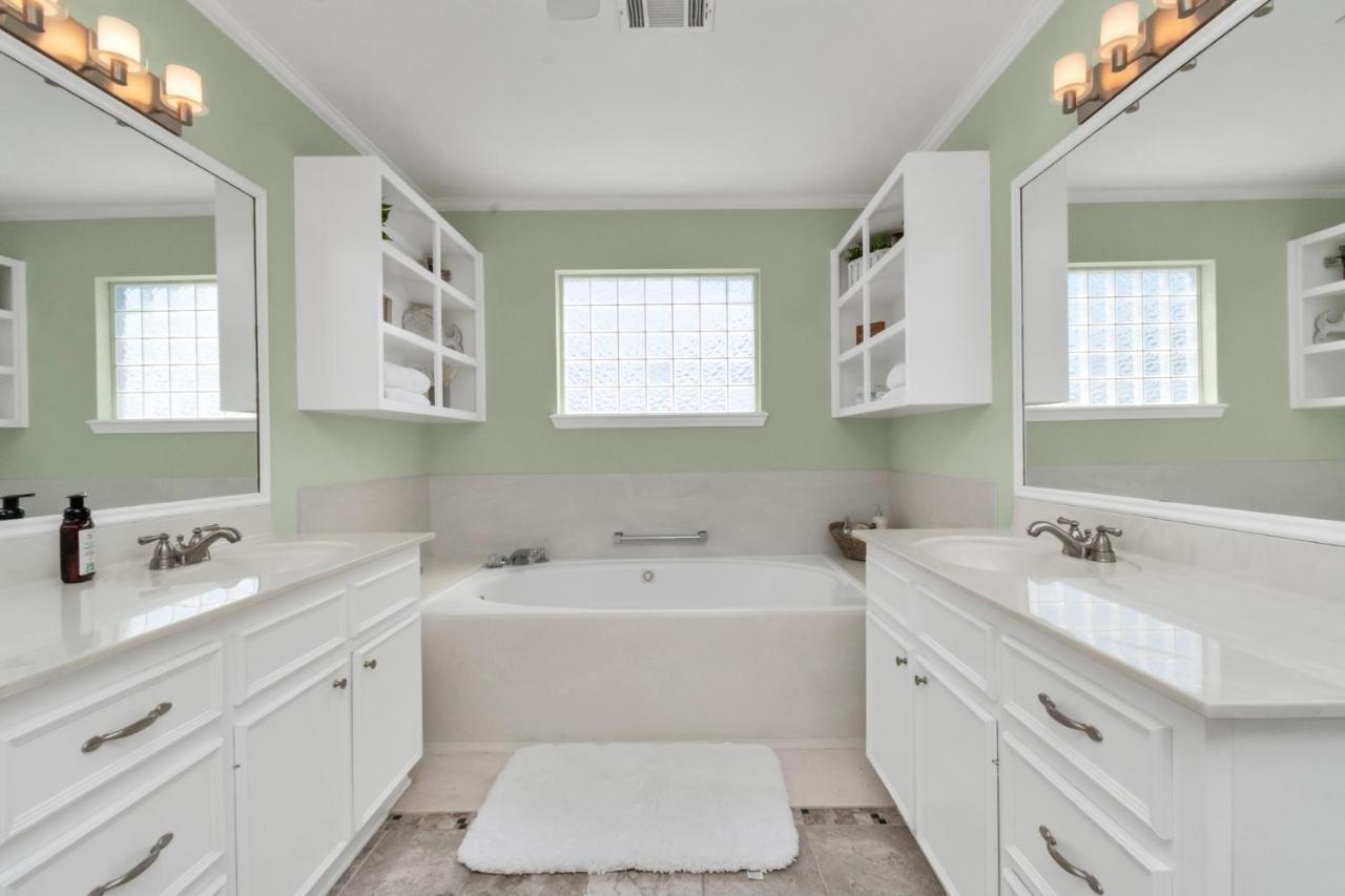 Beauty On The Water! Lake House Near The Beaches! Galveston Eksteriør bilde