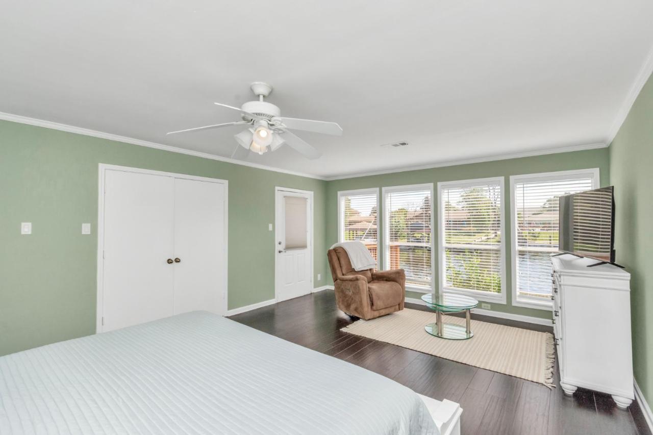 Beauty On The Water! Lake House Near The Beaches! Galveston Eksteriør bilde