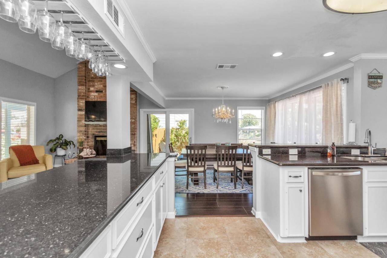 Beauty On The Water! Lake House Near The Beaches! Galveston Eksteriør bilde