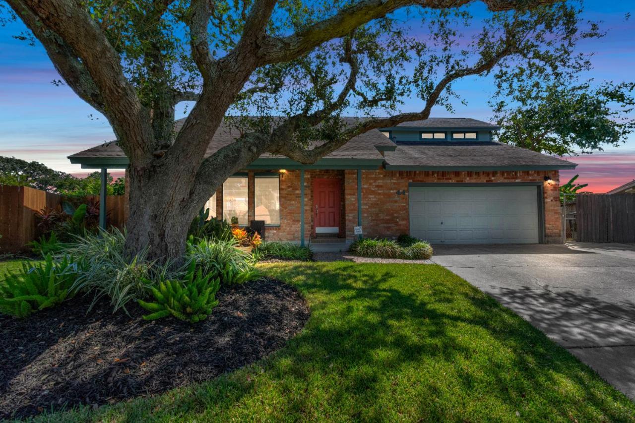 Beauty On The Water! Lake House Near The Beaches! Galveston Eksteriør bilde